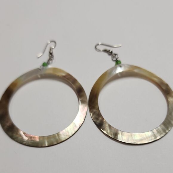 Elegant Shell Dangle Earrings With Green crystals - Picture 1 of 3